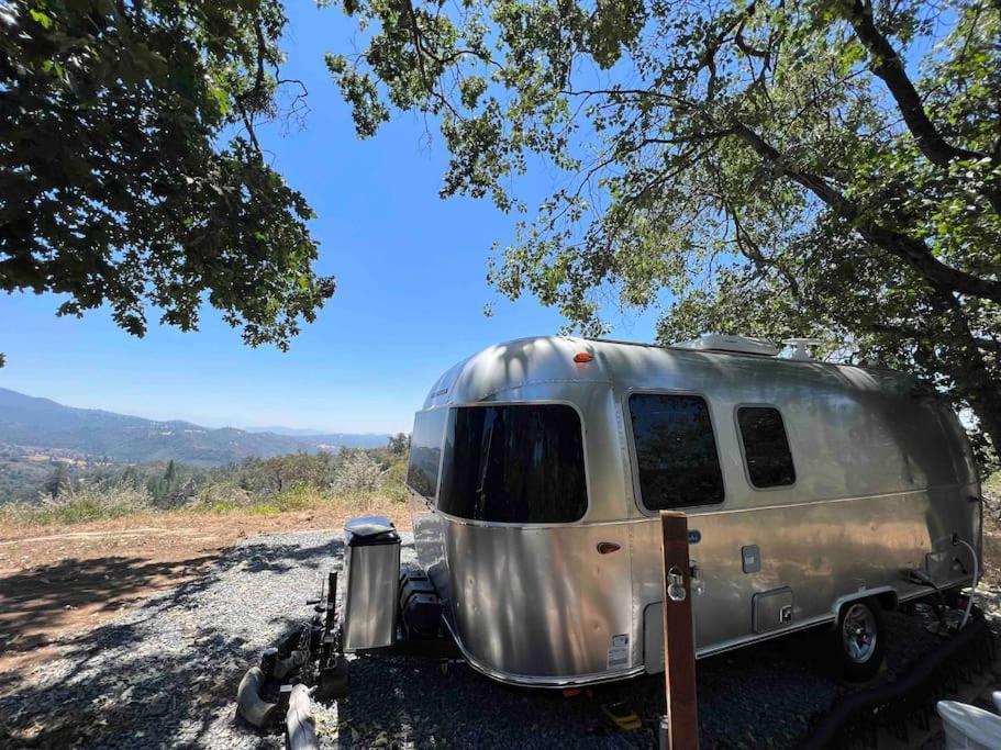 Modern Airstream With Amazing View - 10 To 15 Minutes From Kings Canyon National Park Dunlap ภายนอก รูปภาพ