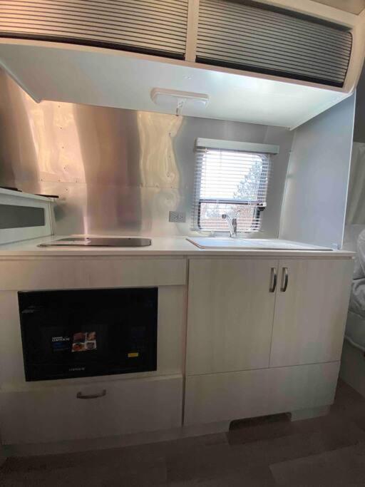 Modern Airstream With Amazing View - 10 To 15 Minutes From Kings Canyon National Park Dunlap ภายนอก รูปภาพ