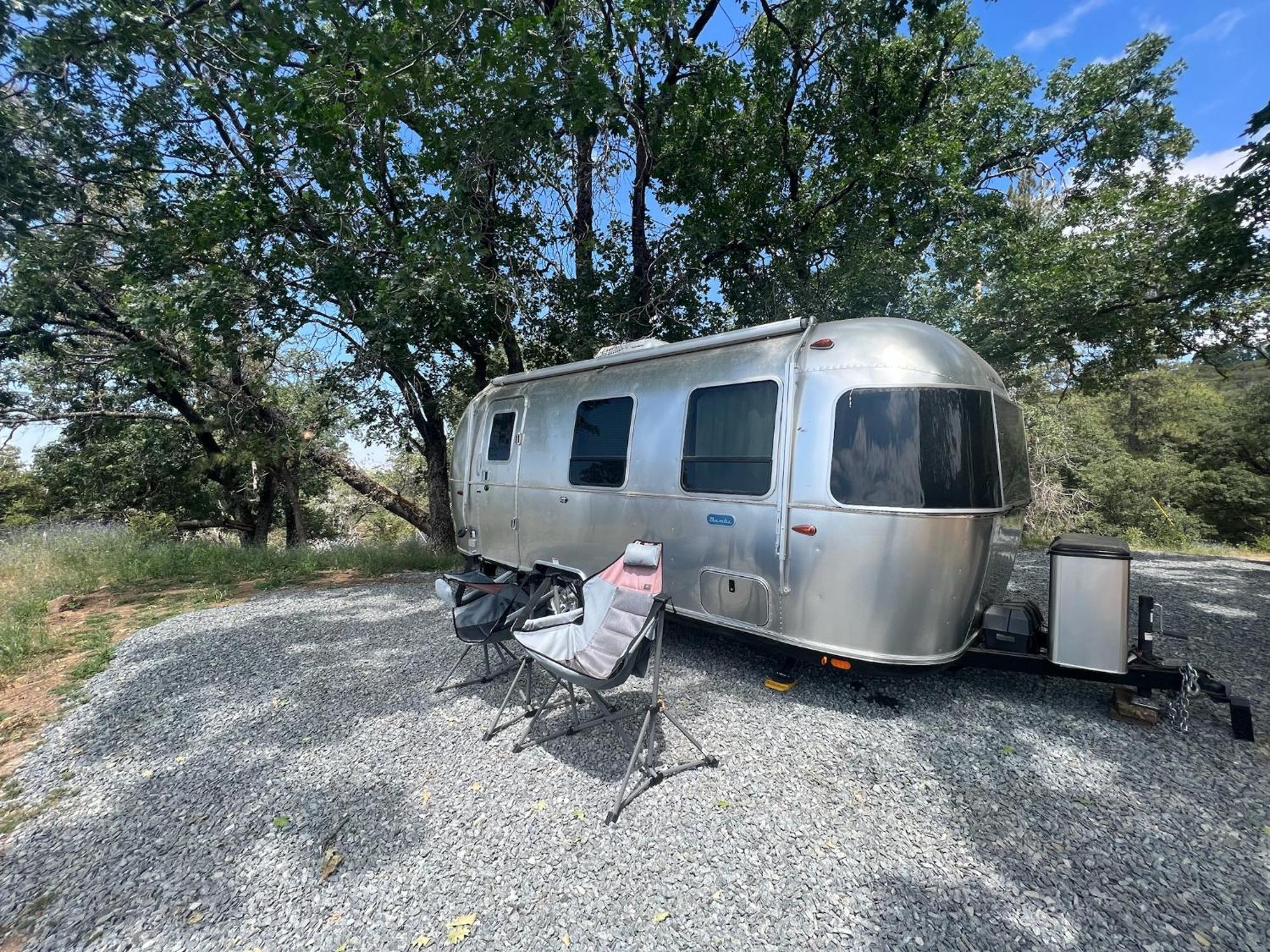 Modern Airstream With Amazing View - 10 To 15 Minutes From Kings Canyon National Park Dunlap ภายนอก รูปภาพ