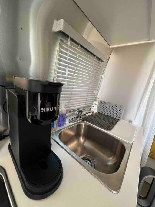 Modern Airstream With Amazing View - 10 To 15 Minutes From Kings Canyon National Park Dunlap ภายนอก รูปภาพ