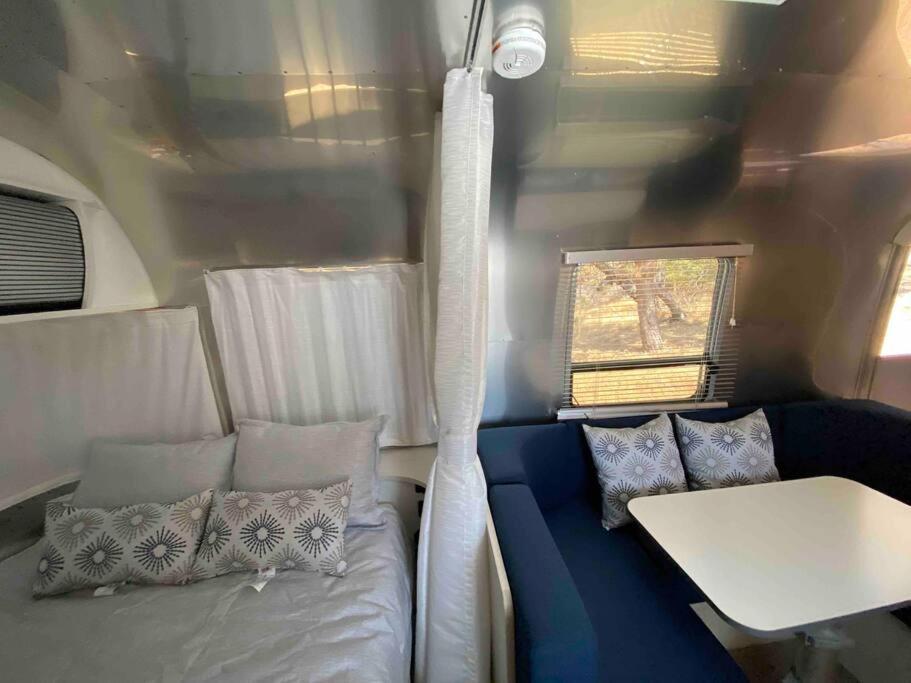 Modern Airstream With Amazing View - 10 To 15 Minutes From Kings Canyon National Park Dunlap ภายนอก รูปภาพ