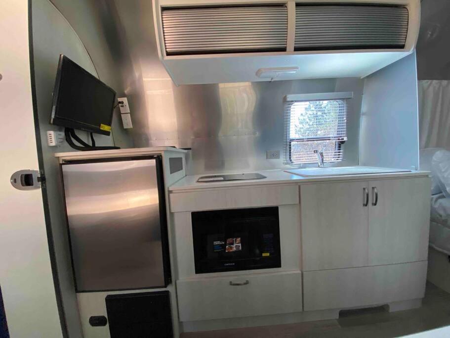 Modern Airstream With Amazing View - 10 To 15 Minutes From Kings Canyon National Park Dunlap ภายนอก รูปภาพ