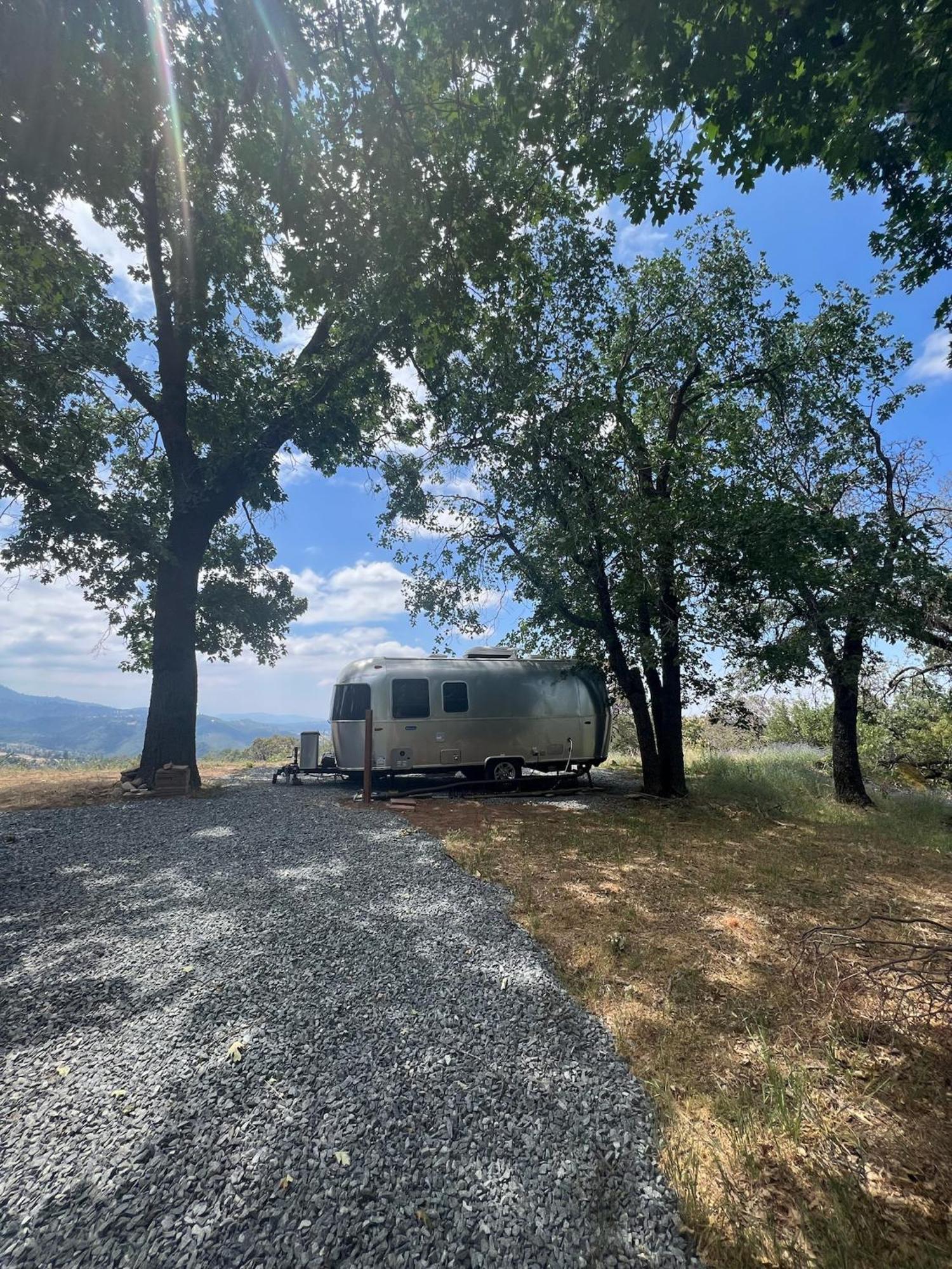 Modern Airstream With Amazing View - 10 To 15 Minutes From Kings Canyon National Park Dunlap ภายนอก รูปภาพ